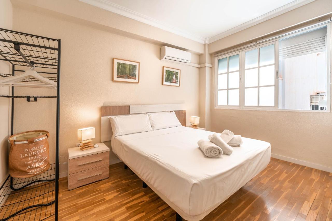 Gran Apartamento De 3 Habitaciones Junto A La Catedral Málaga Kültér fotó