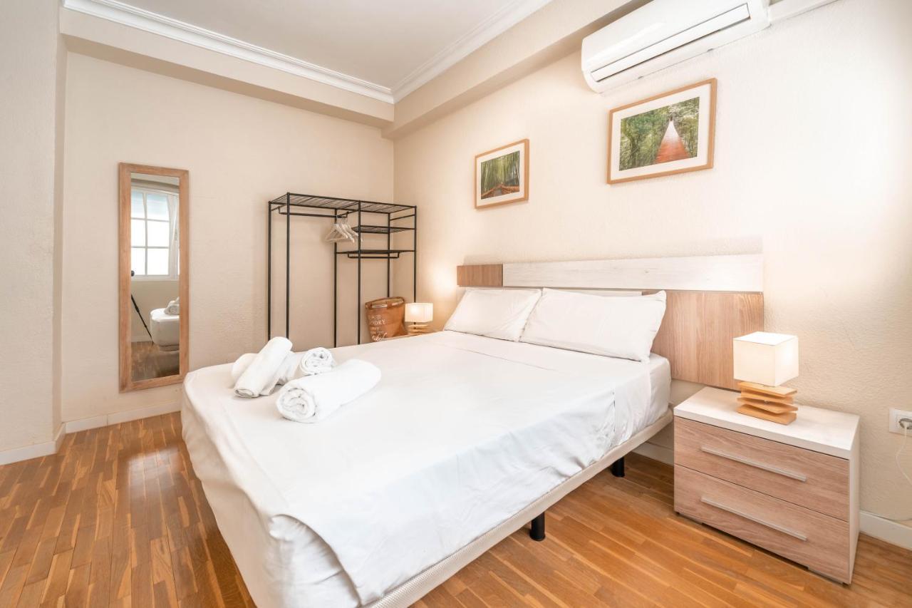 Gran Apartamento De 3 Habitaciones Junto A La Catedral Málaga Kültér fotó