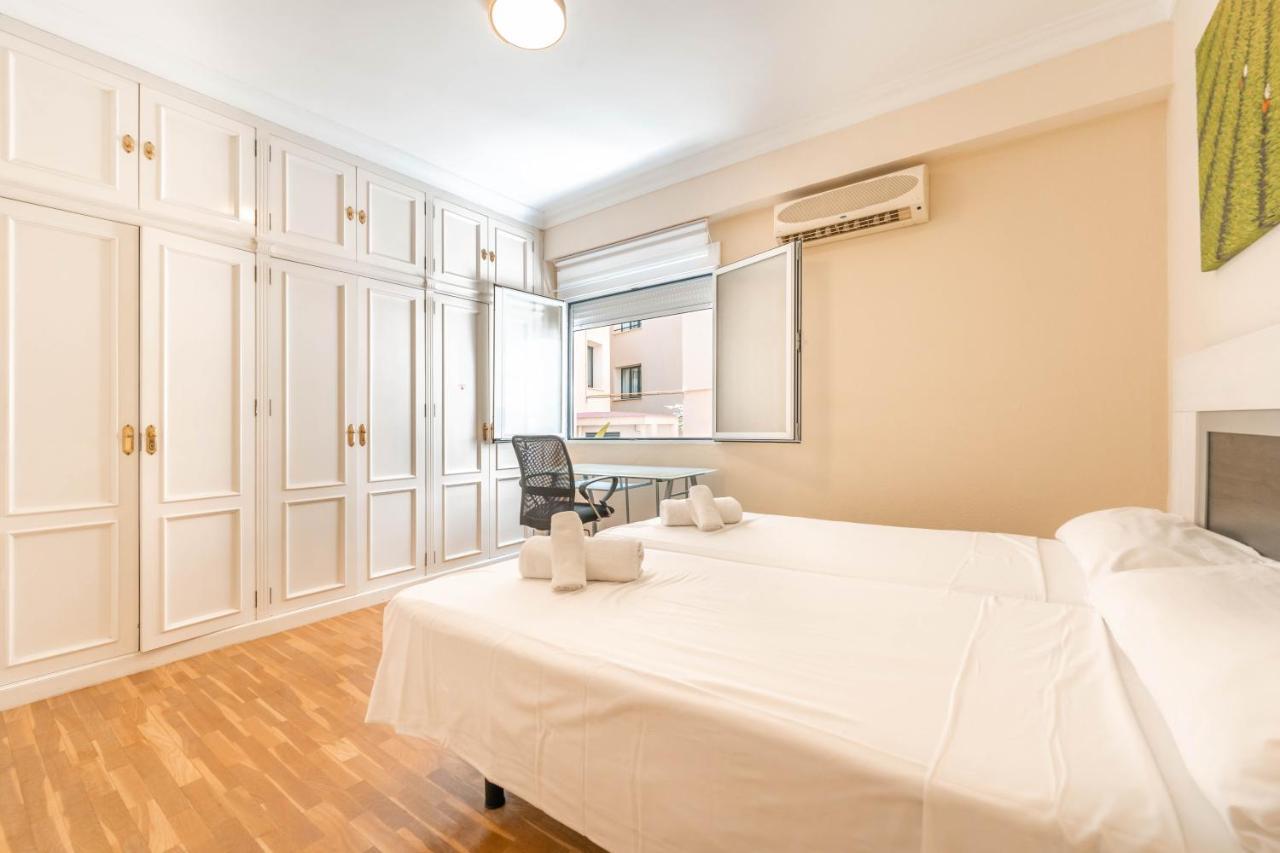 Gran Apartamento De 3 Habitaciones Junto A La Catedral Málaga Kültér fotó