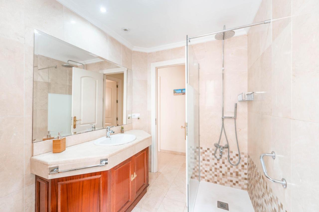 Gran Apartamento De 3 Habitaciones Junto A La Catedral Málaga Kültér fotó