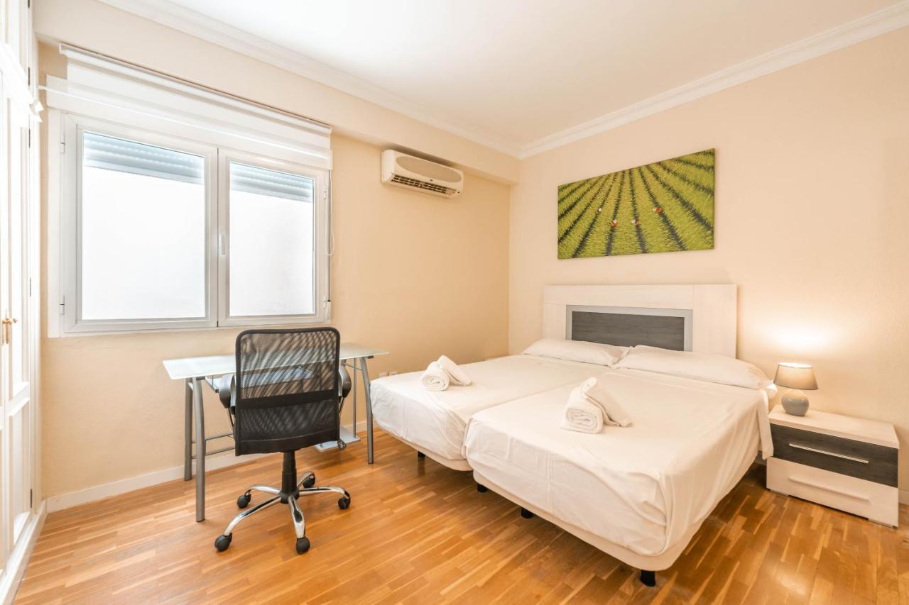 Gran Apartamento De 3 Habitaciones Junto A La Catedral Málaga Kültér fotó